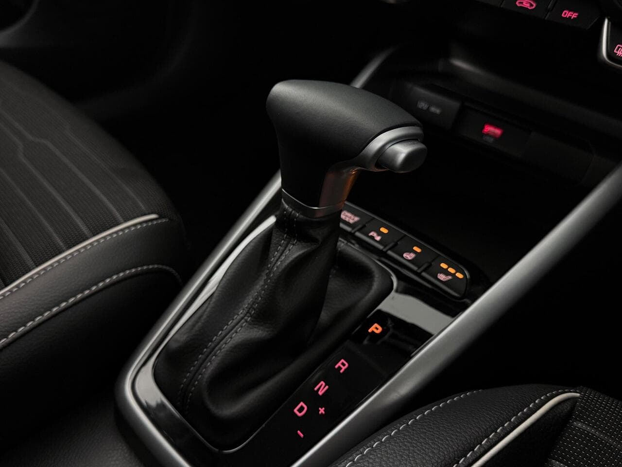 Kia Stonic thumbnail Interior Front