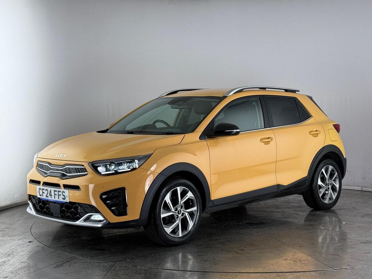 Kia Stonic thumbnail Front Left