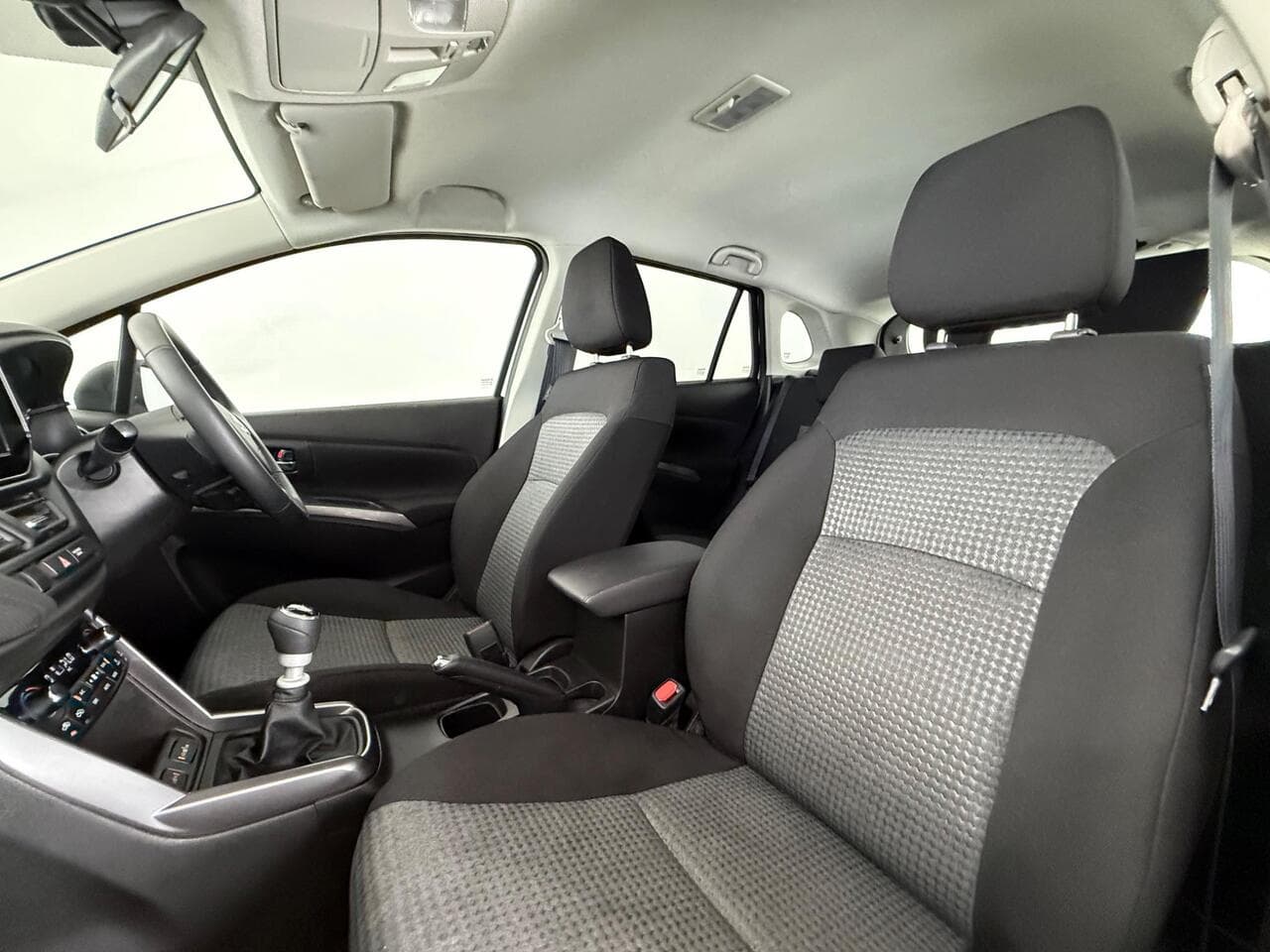 Suzuki S-Cross thumbnail Seat Front Passenger