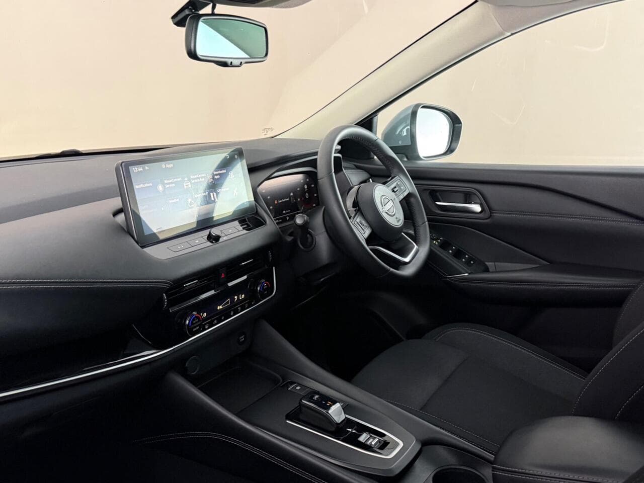 Nissan Qashqai thumbnail Interior Front