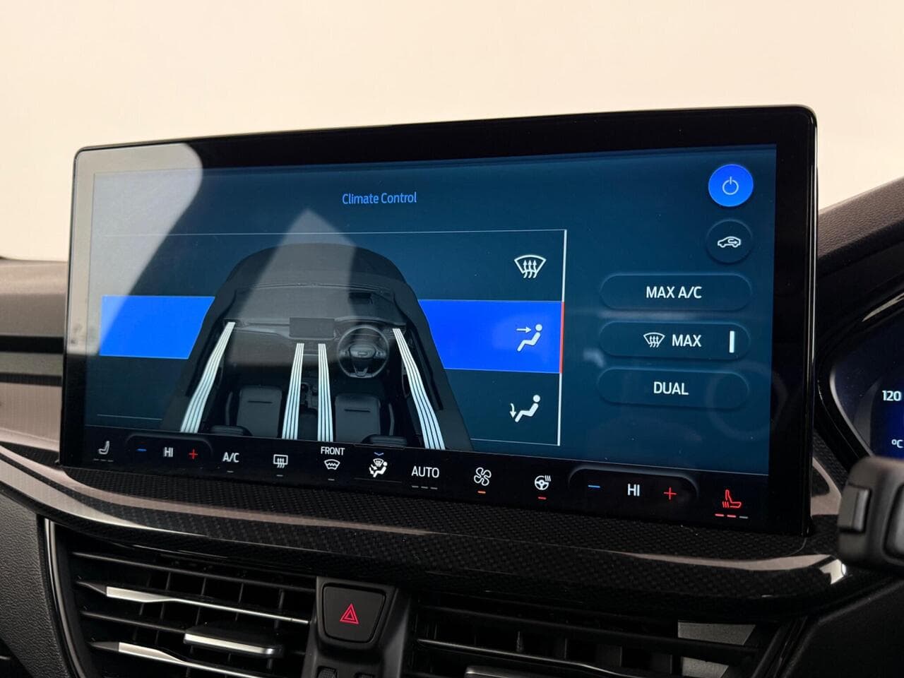 Ford Focus thumbnail Infotainment System
