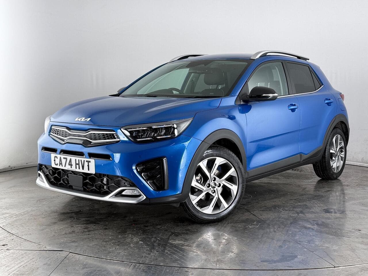 Kia Stonic thumbnail Front Left