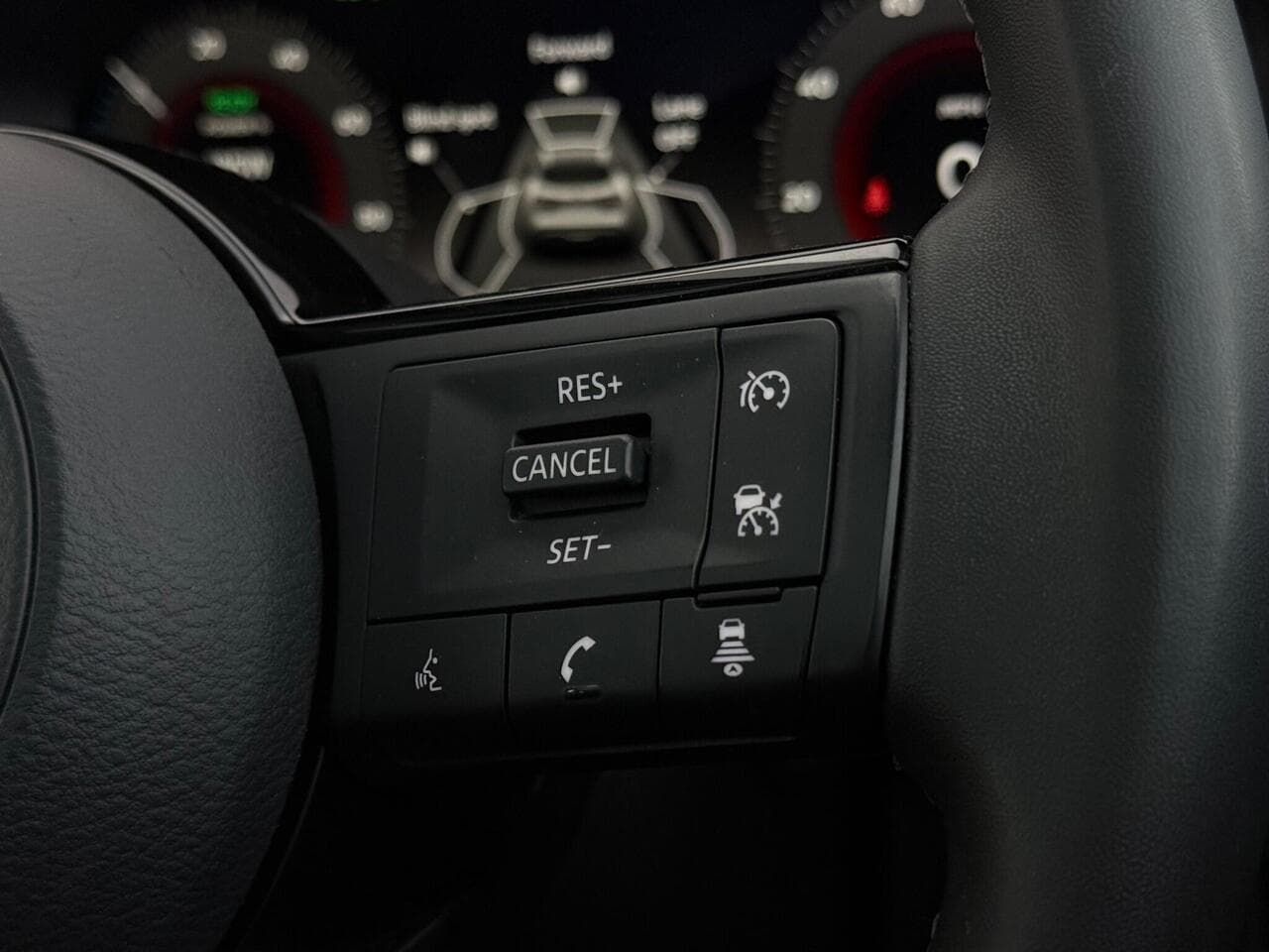 Nissan Qashqai thumbnail Misc Controls